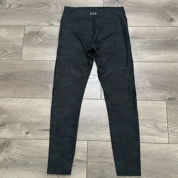 Fleo Apex Silky Silk High Rise Green Camo Leggings Size Medium - Picture 5 of 10
